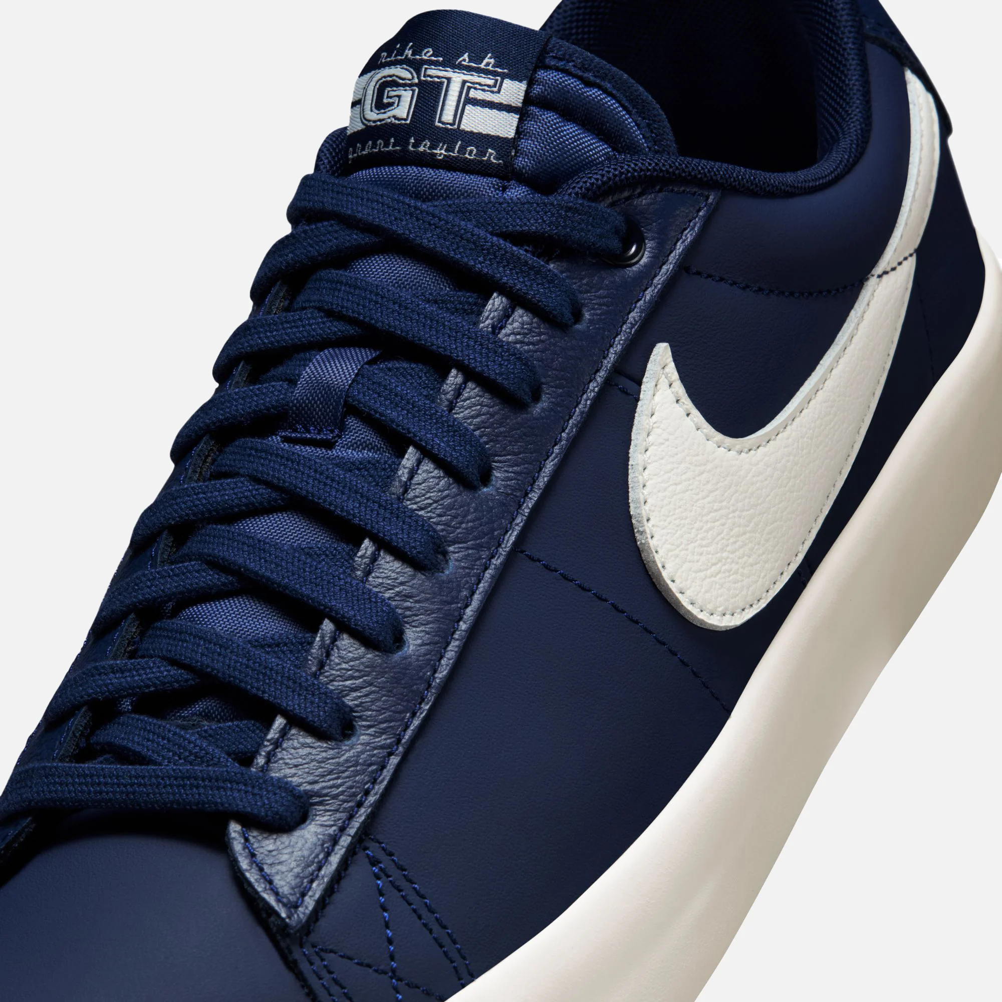 Nike SB Zoom Blazer Low Pro GT - Image 4